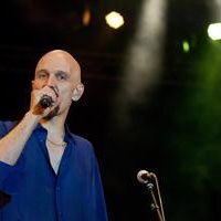 Tim Booth of James performing live in Festas do Mar fotos | Picture 62327